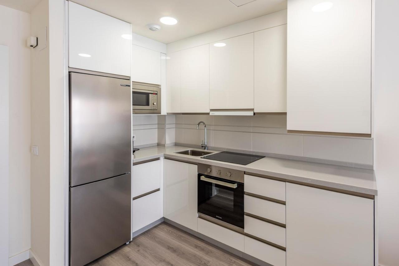 Modern Apartment Next To Train/Bus Station Малага Экстерьер фото